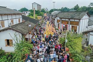 康利：球队没因对阵开拓者就松懈 我们一直很专注