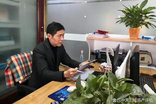 妻子王君瑞晒为赵继伟庆生视频：老赵生日快乐？
